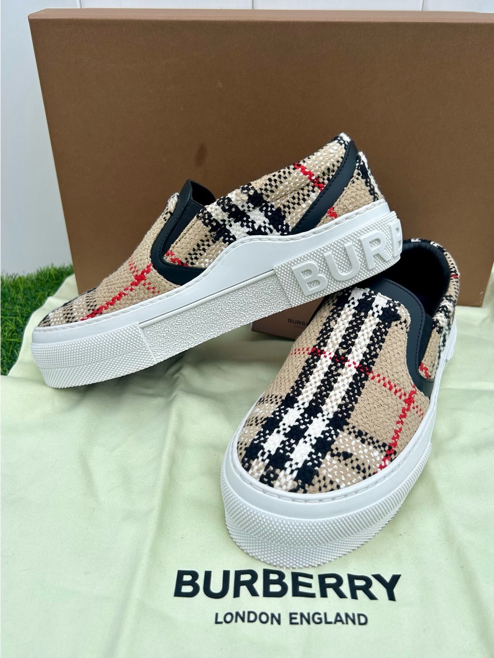 BURBERRY CURT SLIP-ON SNEAKERS BOUCLE VINTAGE CHECK BEIGE LOGO SZ 37.5 NEW